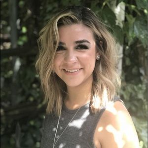 Meet your Posher, Abigail